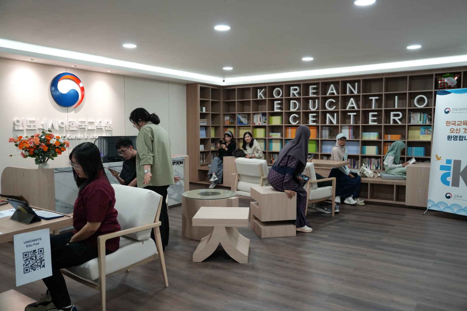 Kegiatan Indonesia Korean Education Fair 2026 yang diselenggarakan oleh UNIE