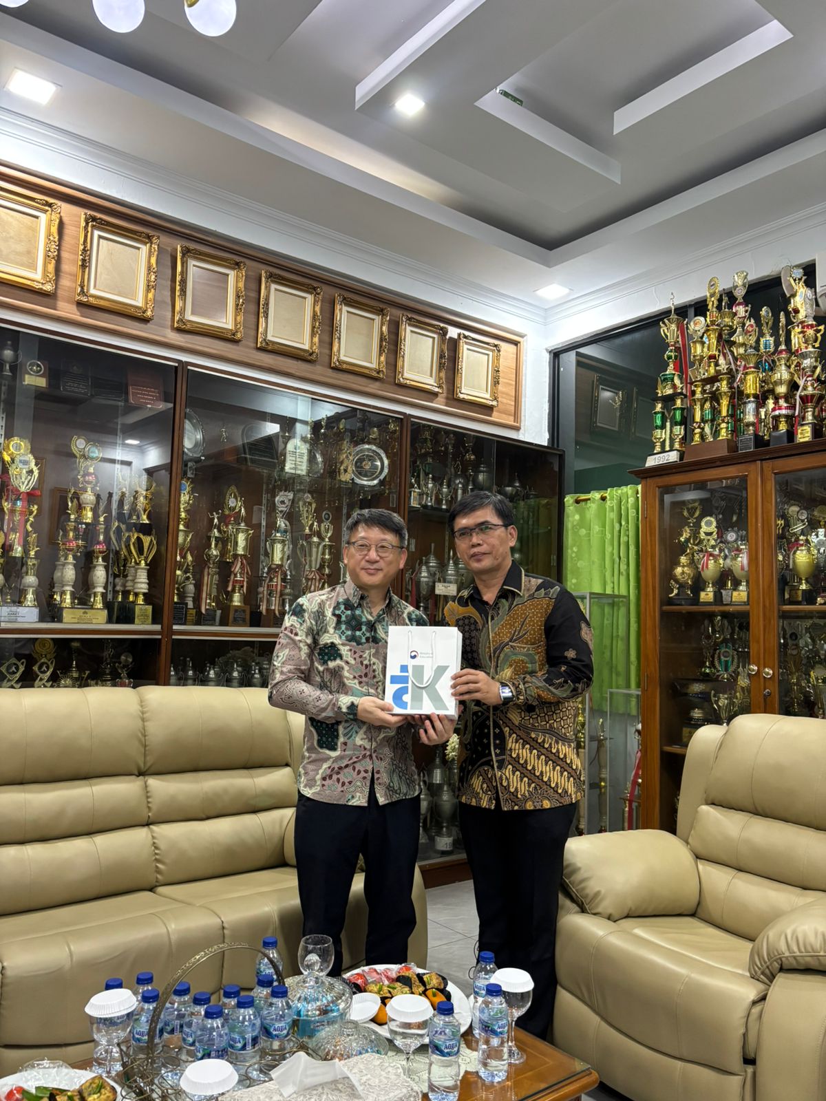 Kunjungan Kelas Ekstrakurikuler Bahasa Korea di Sekolah Menengah Atas 