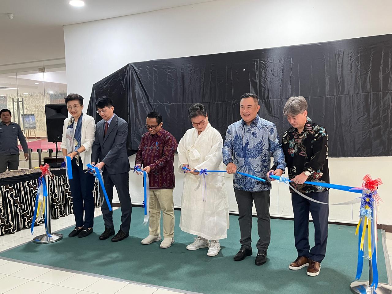 Serah Terima Lukisan Hangeul di Gedung FIB Universitas Indonesia
