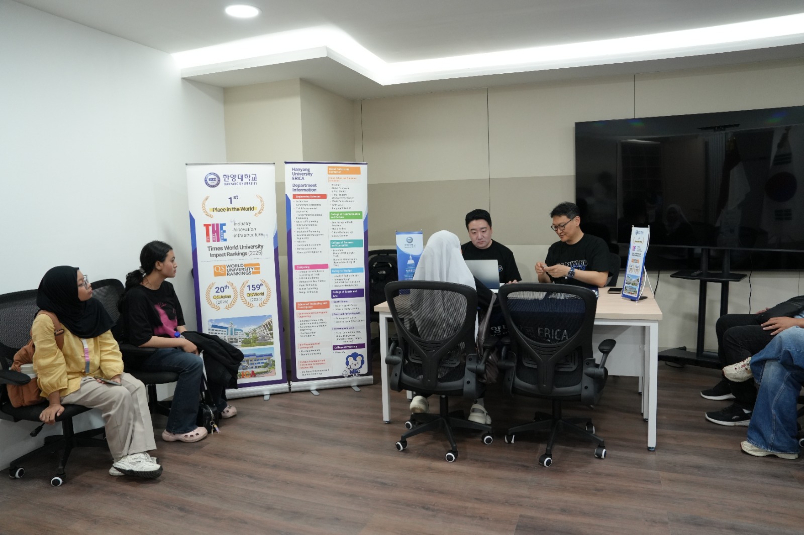 Kegiatan Indonesia Korean Education Fair 2026 yang diselenggarakan oleh UNIE