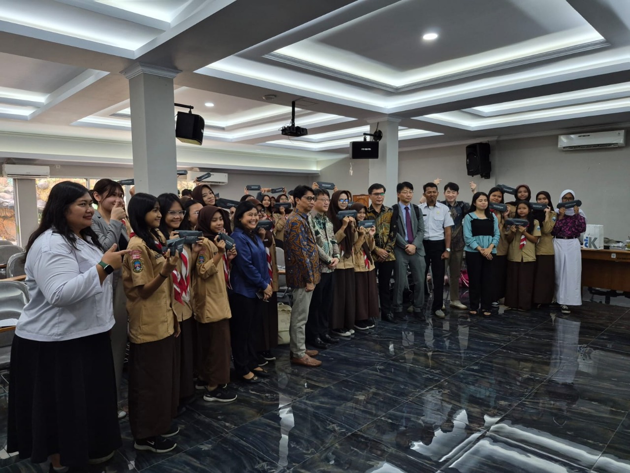 Kunjungan Kelas Ekstrakurikuler Bahasa Korea di Sekolah Menengah Atas 