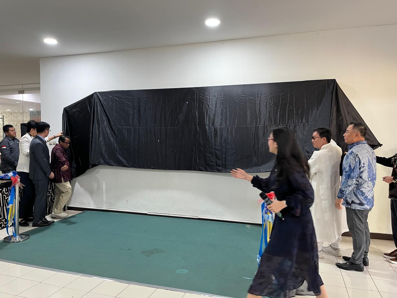 Serah Terima Lukisan Hangeul di Gedung FIB Universitas Indonesia