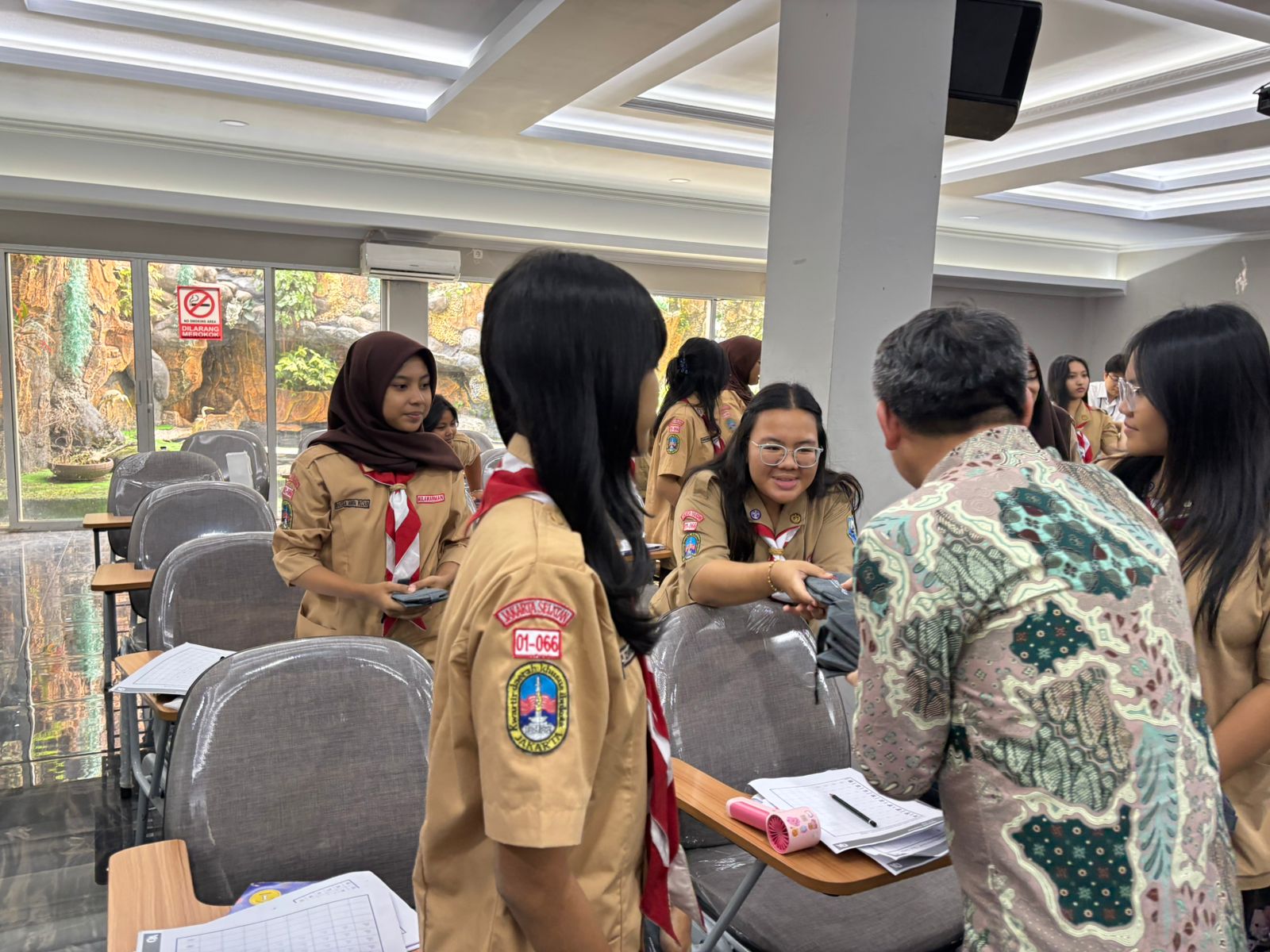 Kunjungan Kelas Ekstrakurikuler Bahasa Korea di Sekolah Menengah Atas 