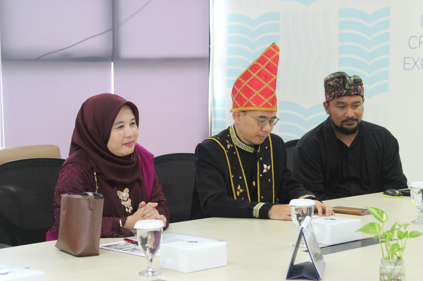 Penandatanganan MoU antara KECID dan LBI FIB UI untuk Program BIPA