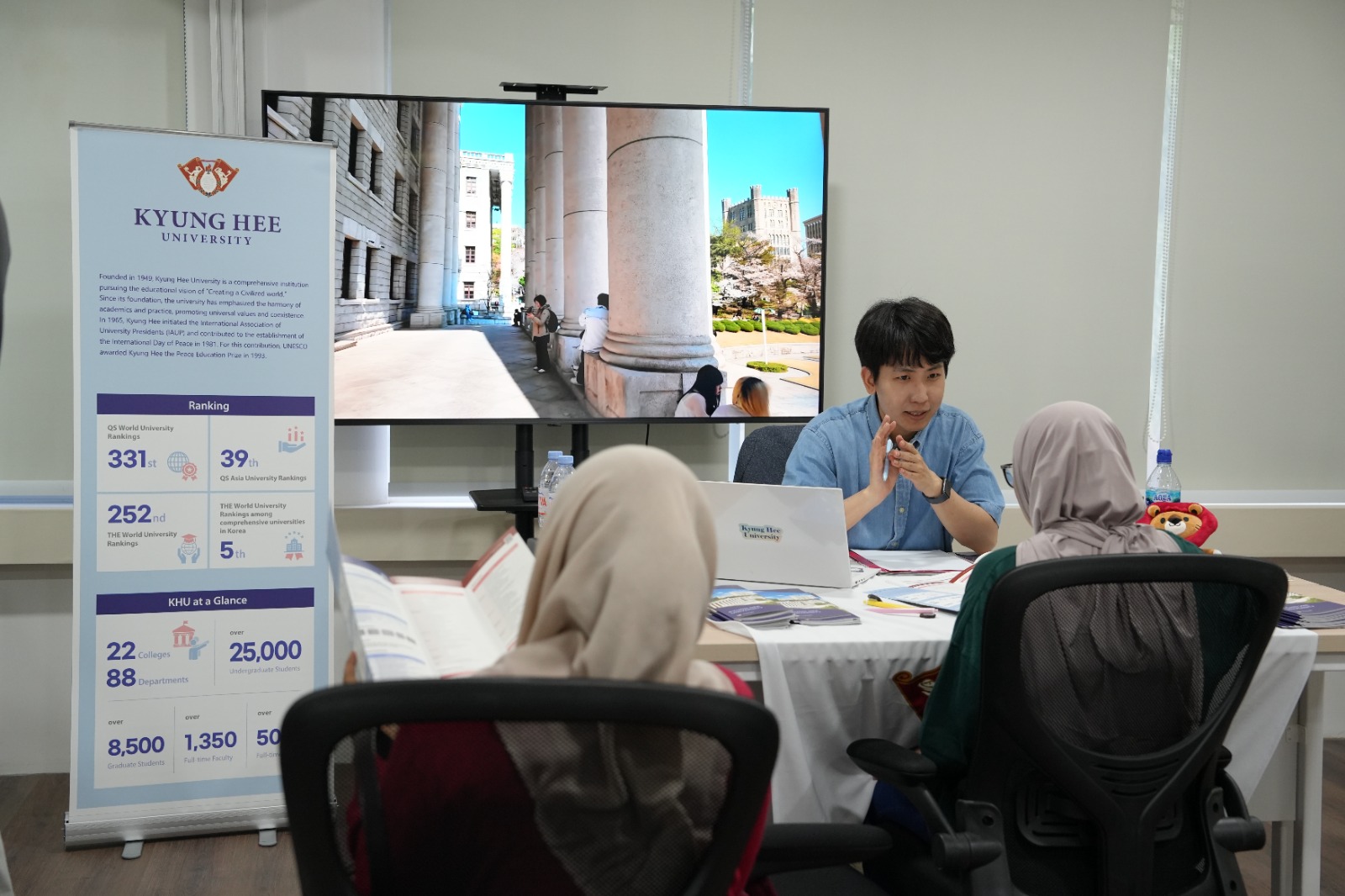 Kegiatan Indonesia Korean Education Fair 2026 yang diselenggarakan oleh UNIE