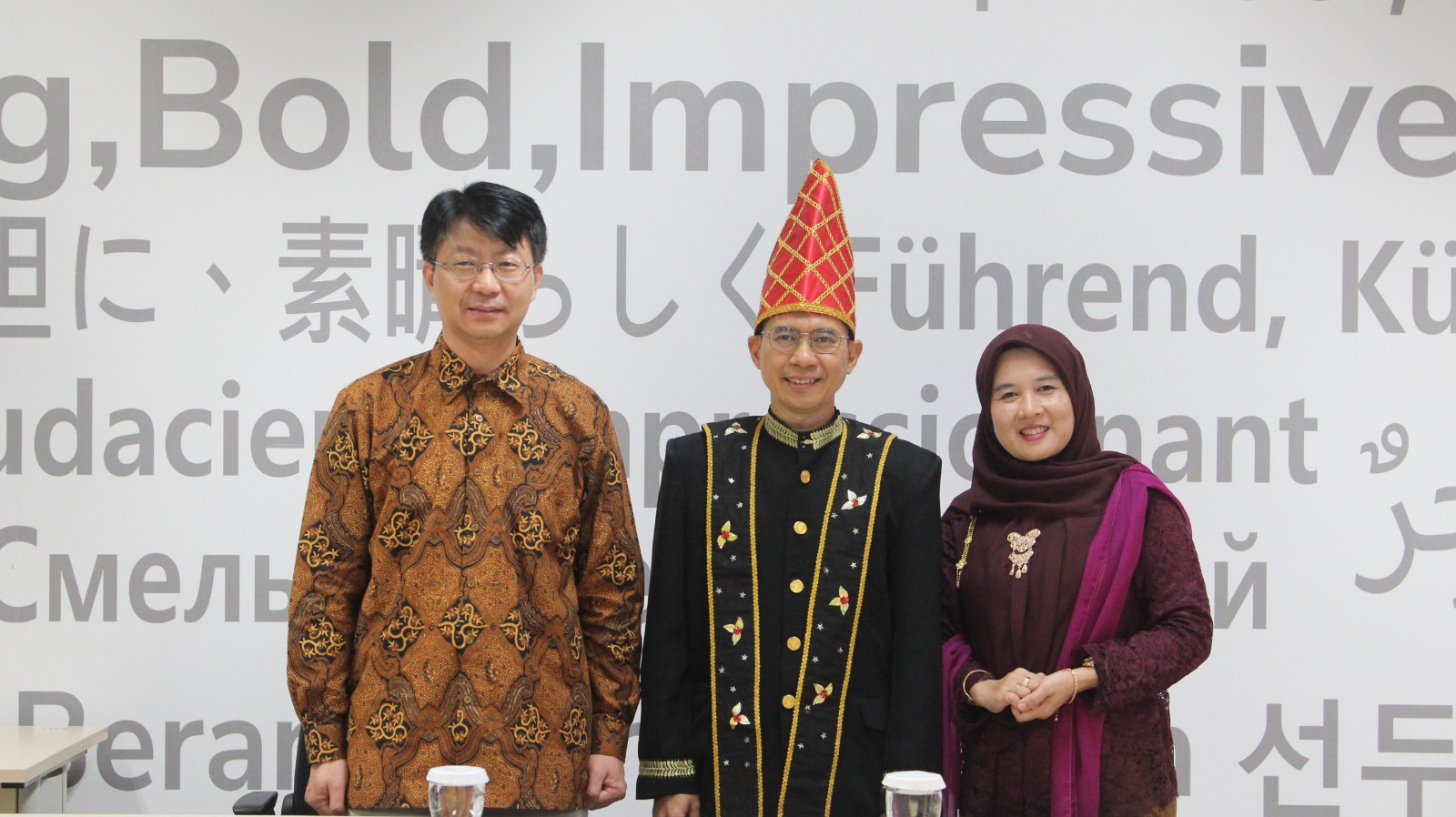 Penandatanganan MoU antara KECID dan LBI FIB UI untuk Program BIPA