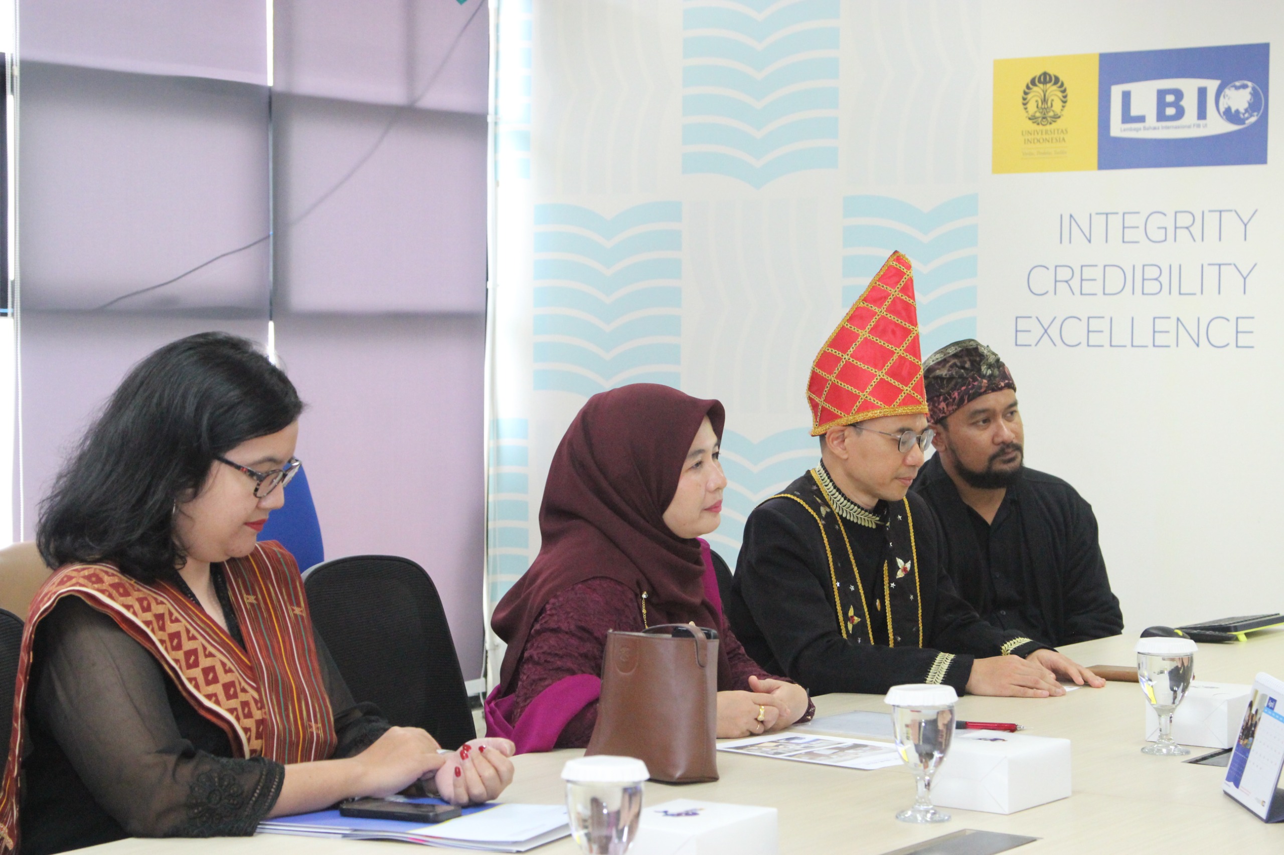 Penandatanganan MoU antara KECID dan LBI FIB UI untuk Program BIPA