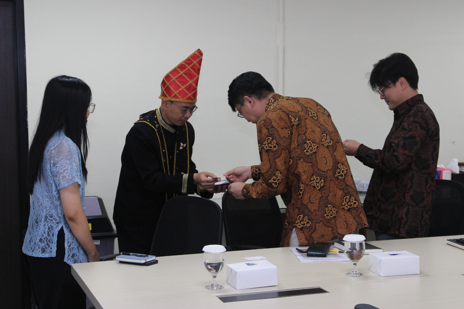 Penandatanganan MoU antara KECID dan LBI FIB UI untuk Program BIPA