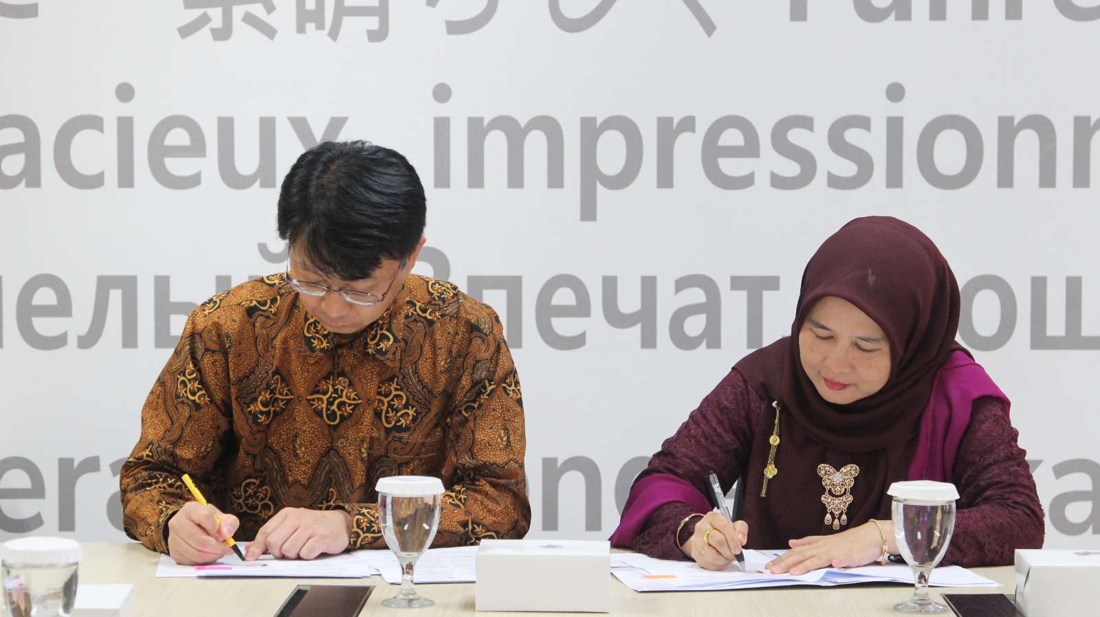 Penandatanganan MoU antara KECID dan LBI FIB UI untuk Program BIPA