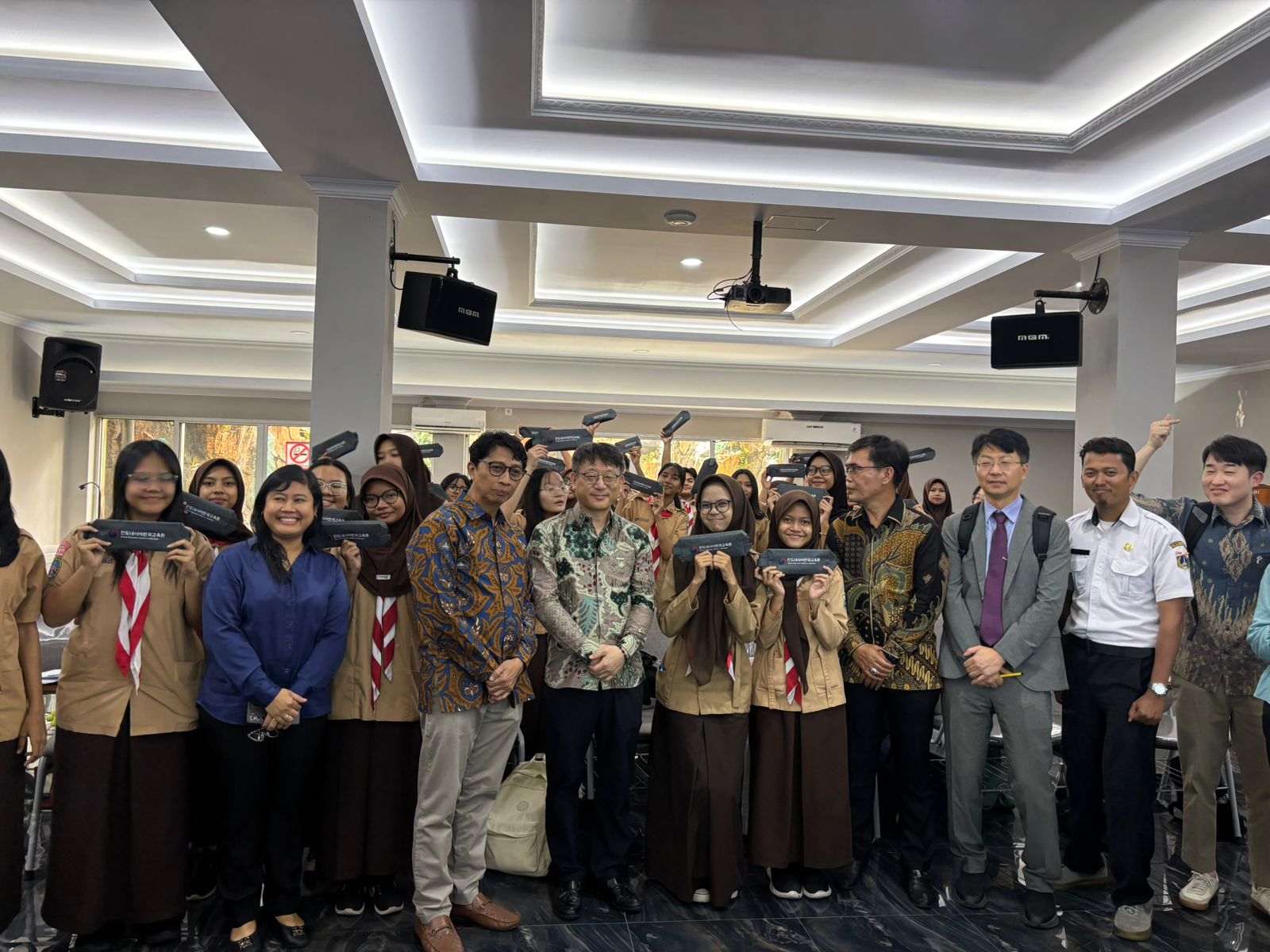 Kunjungan Kelas Ekstrakurikuler Bahasa Korea di Sekolah Menengah Atas 