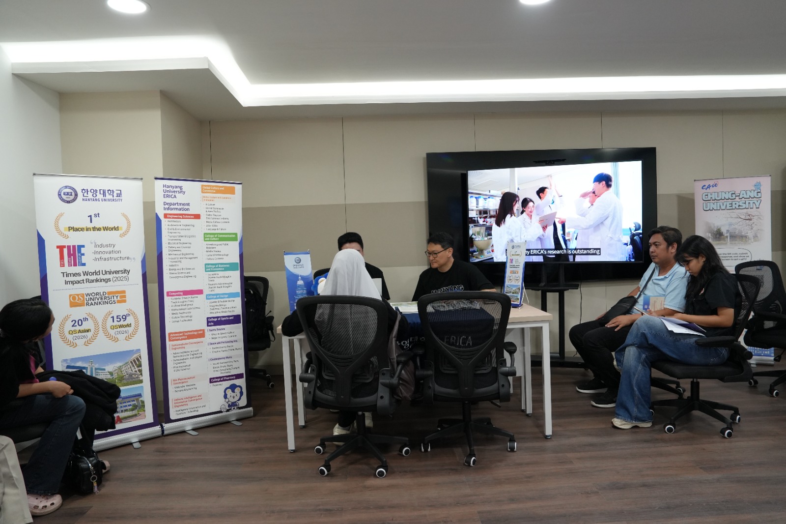 Kegiatan Indonesia Korean Education Fair 2026 yang diselenggarakan oleh UNIE