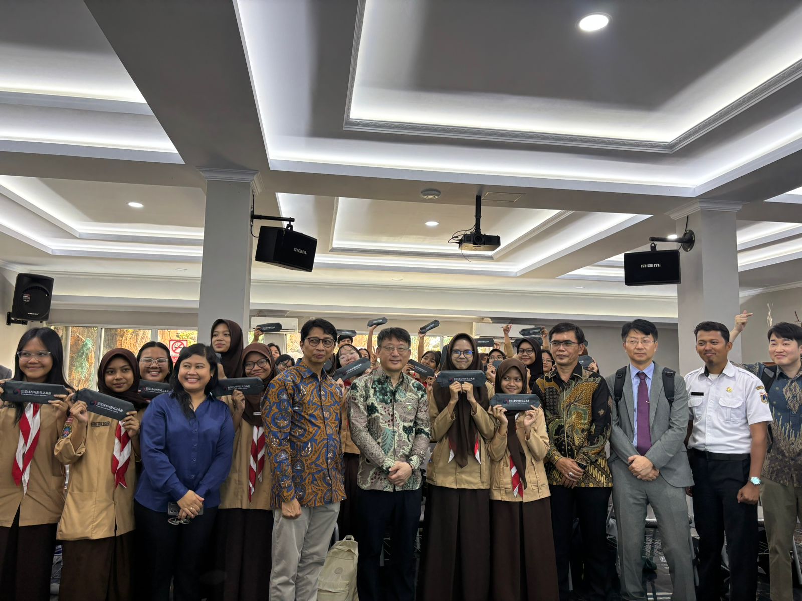 Kunjungan Kelas Ekstrakurikuler Bahasa Korea di Sekolah Menengah Atas 