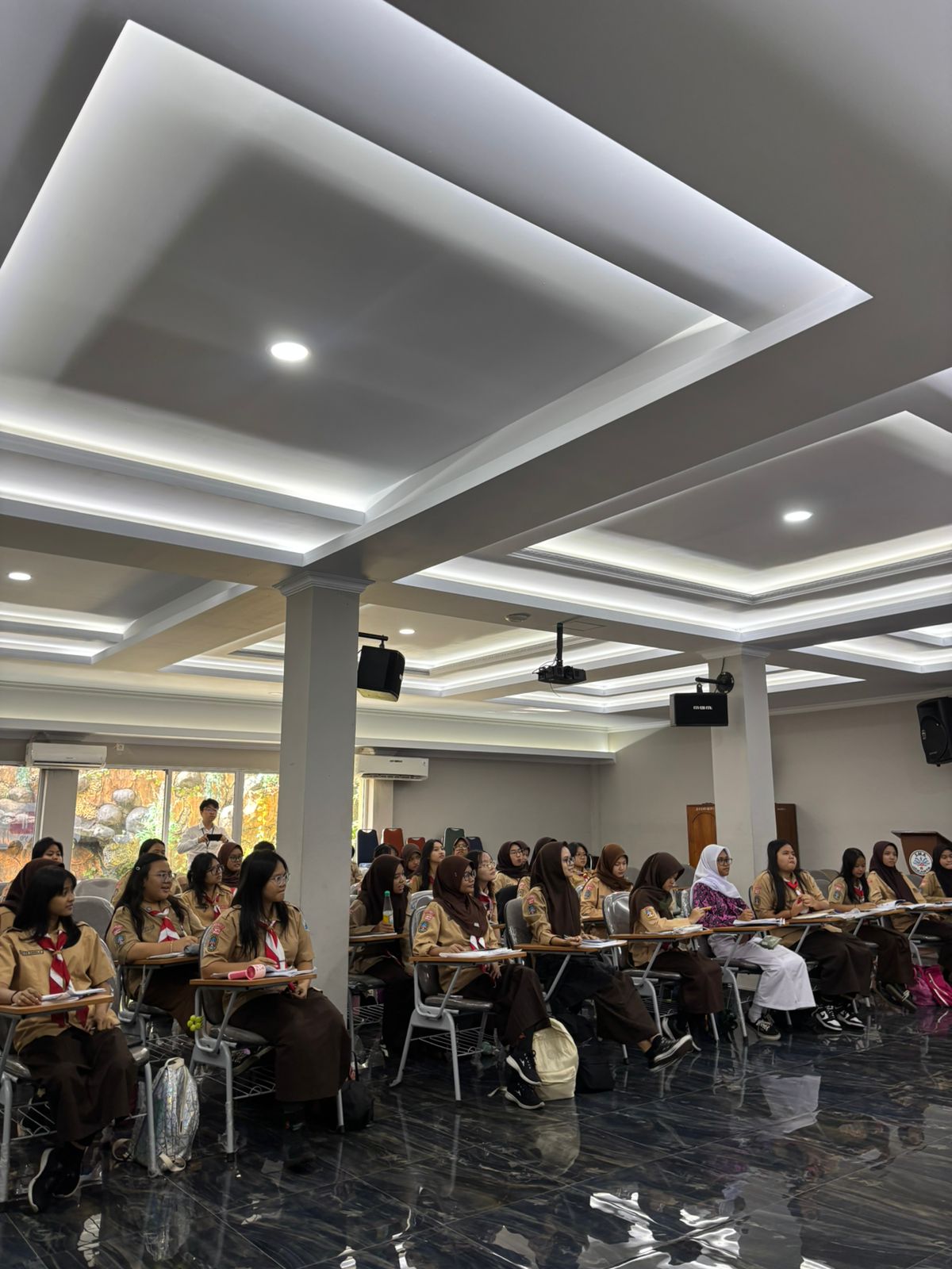 Kunjungan Kelas Ekstrakurikuler Bahasa Korea di Sekolah Menengah Atas 